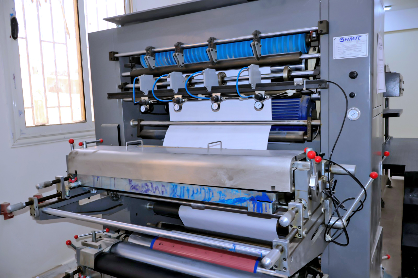 ماكينة بالمجمع