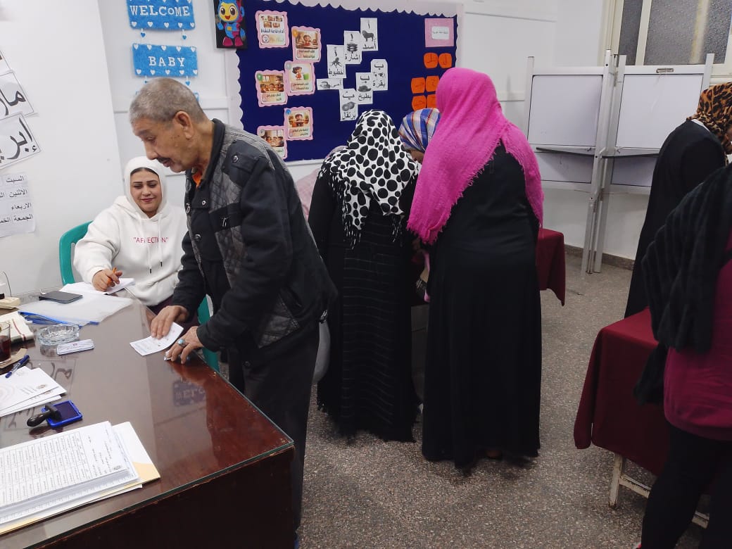 زحام داخل اللجان الانتخابية زحام داخل اللجان الانتخابية