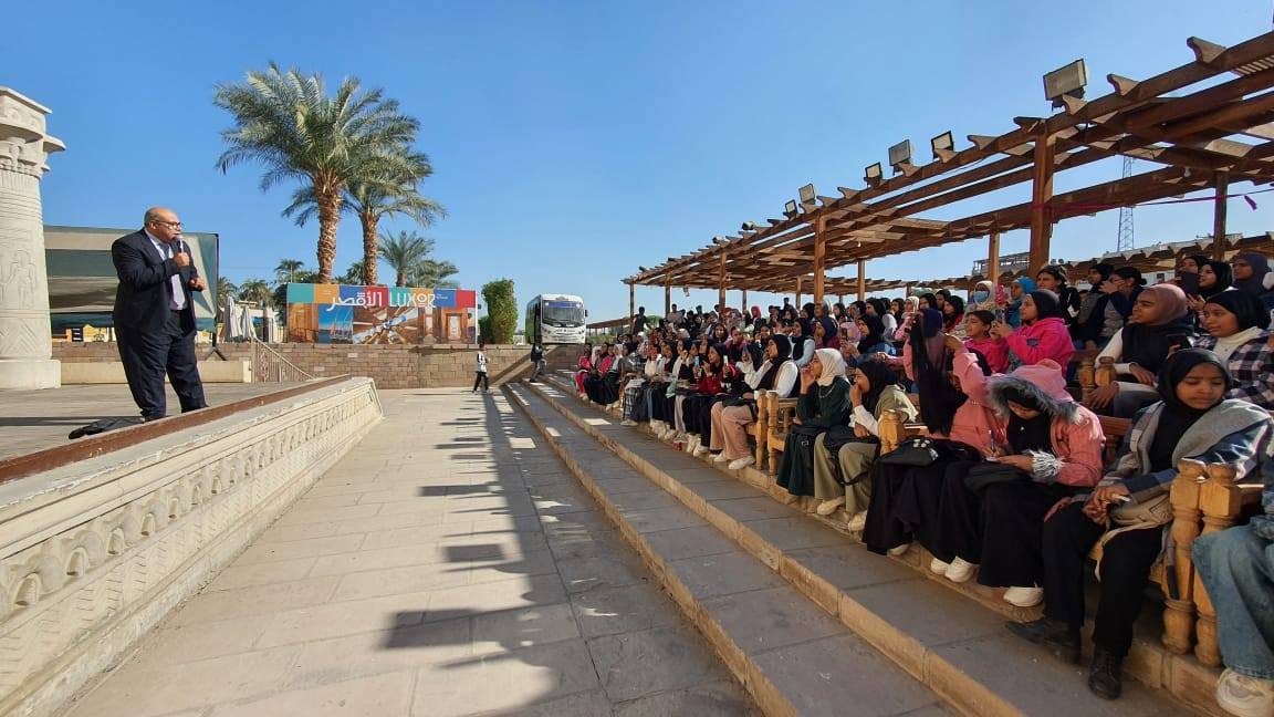 فعاليات القوافل التعليمية لطلبة الإعدادية والثانوية بالأقصر فعاليات القوافل التعليمية لطلبة الإعدادية والثانوية بالأقصر