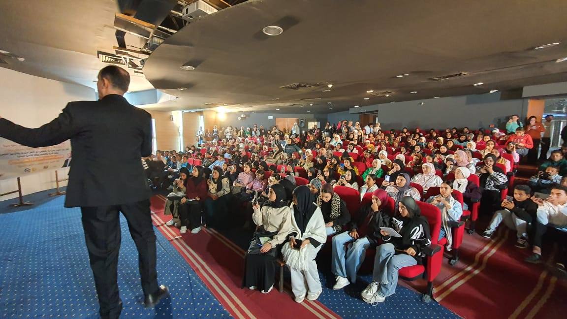 إقبال كثيف من طلبة الإعدادية والثانوية العامة على قوافل التربية والتعليم المجانية إقبال كثيف من طلبة الإعدادية والثانوية العامة على قوافل التربية والتعليم المجانية