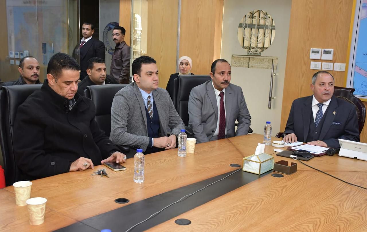 المحافظ يترأس غرفة العملبات