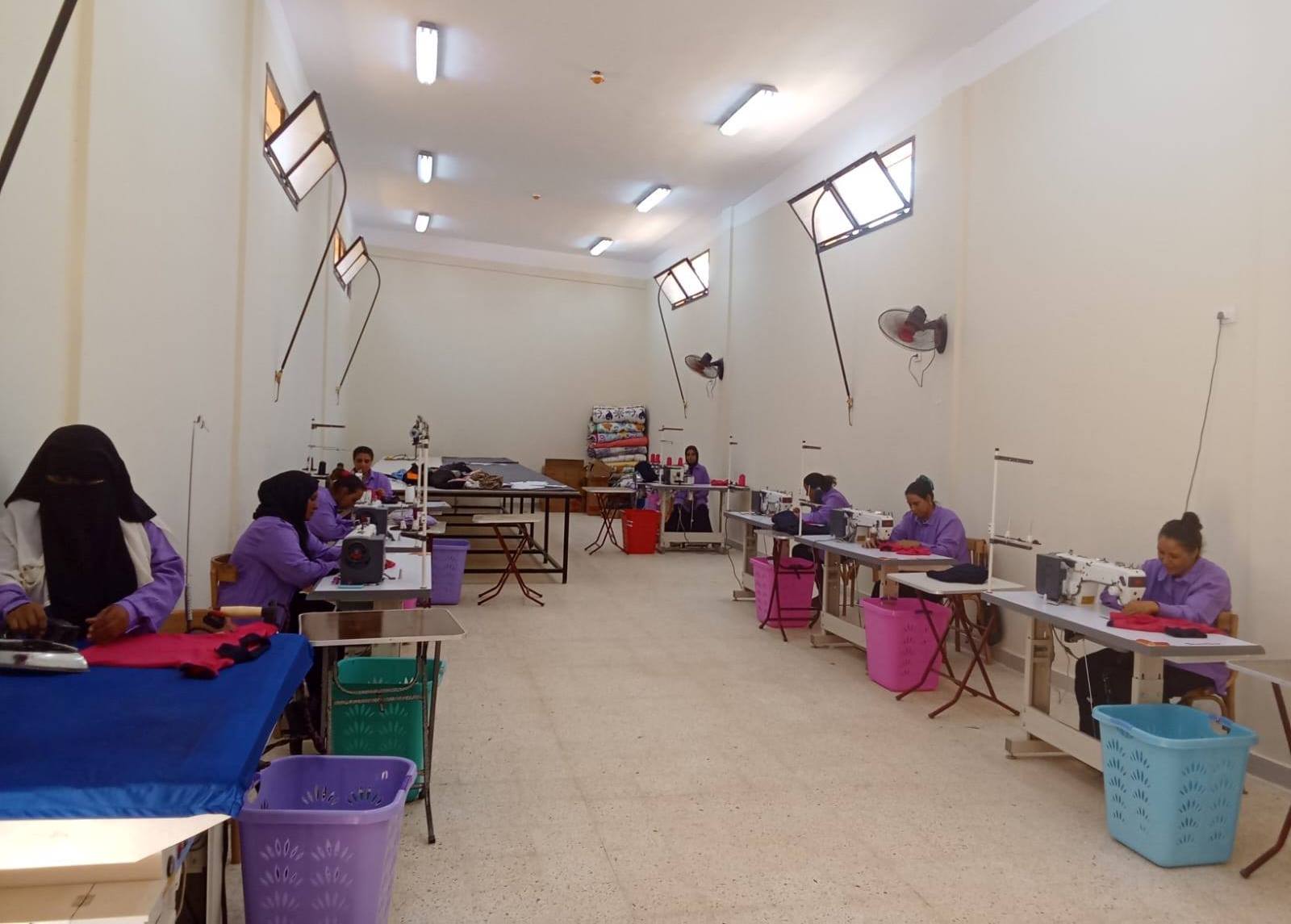 العمل اليومي فى المجمع الصناعي الحرفي بقرية السلام بمركز أرمنت