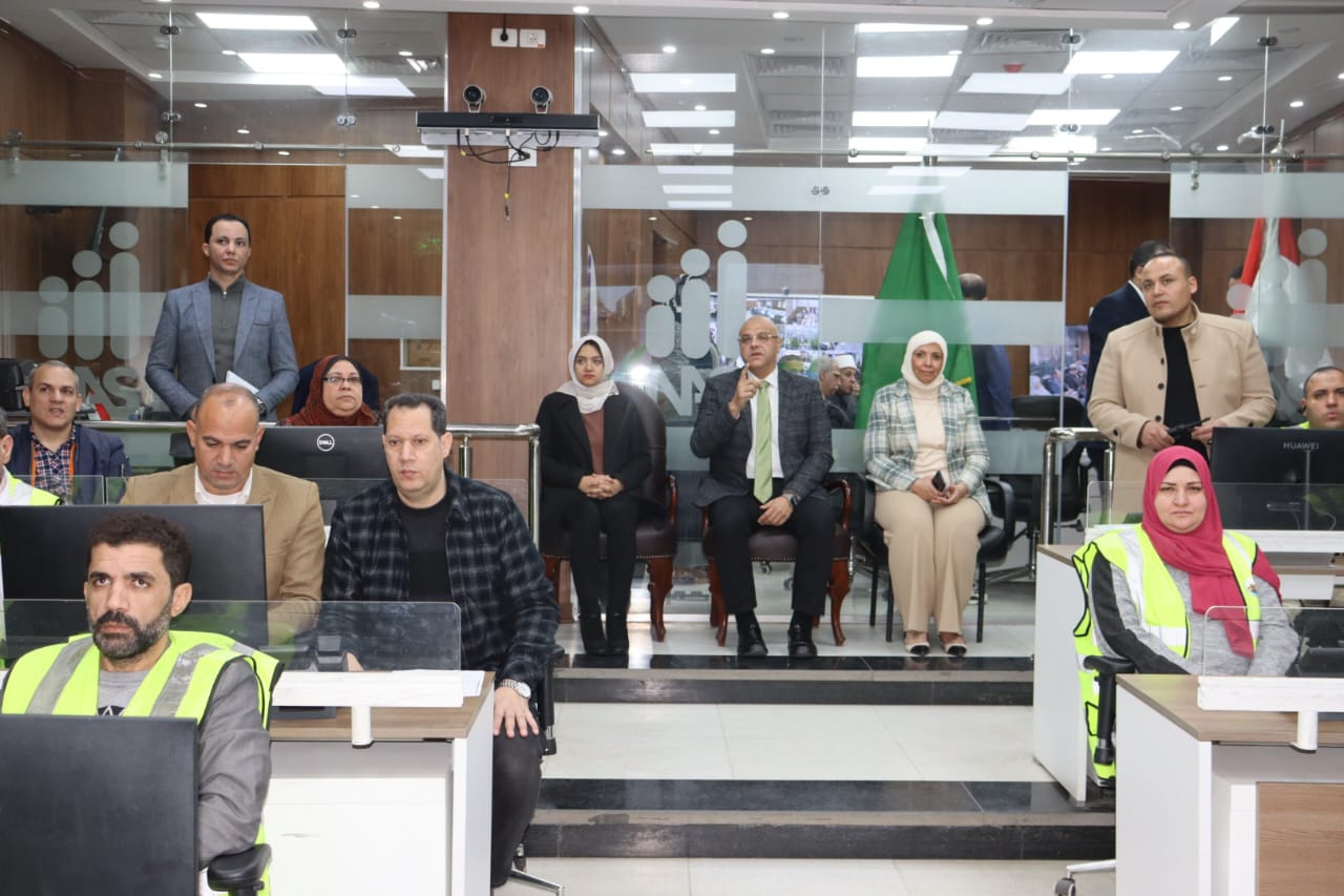 محافظ القليوبية يتابع انتظام جولة الإعادة لانتخابات مجلس النواب  (6)