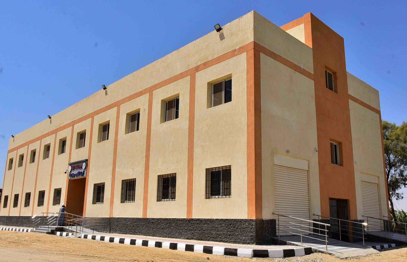 مجمع الخدمات الصناعية بقرية الدير