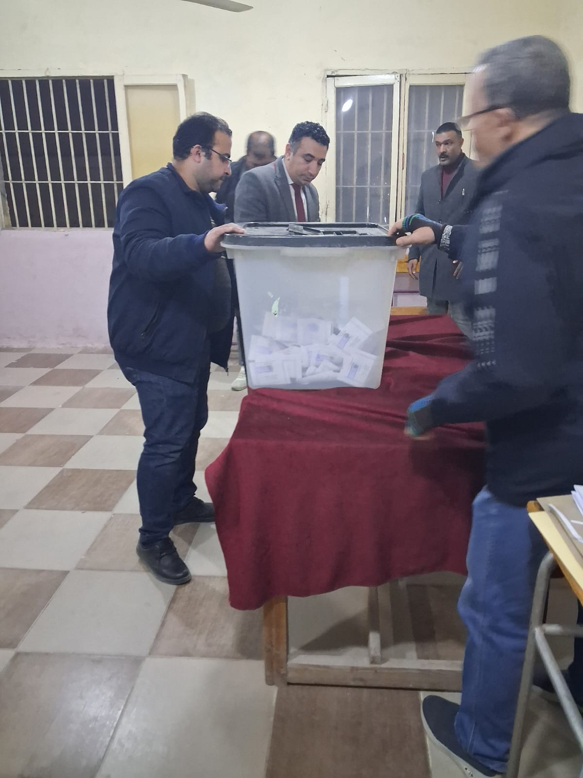 فرز الأصوات فى لجان حدائق القبة بانتخابات مجلس النواب