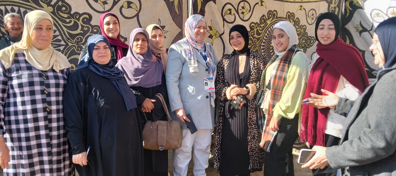 عضوات المجلس القومى بالشرقية يتفقد اللجان الانتخابية (2)