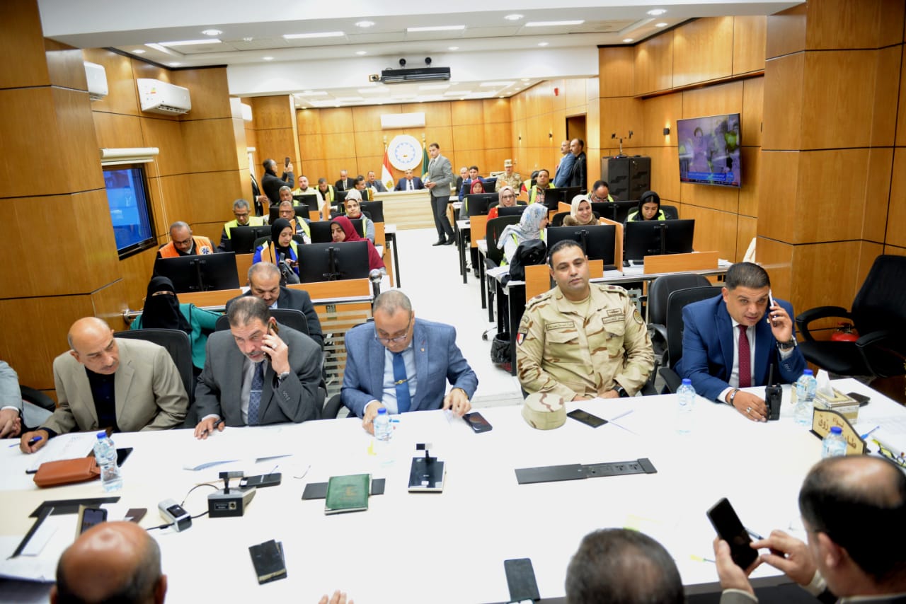 محافظ الدقهلية يتابع لليوم الثاني انتظام العمل باللجان الانتخابية في جولة الإعادة (4)