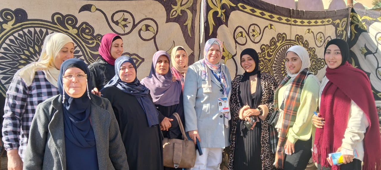 عضوات المجلس القومى بالشرقية يتفقد اللجان الانتخابية (1)