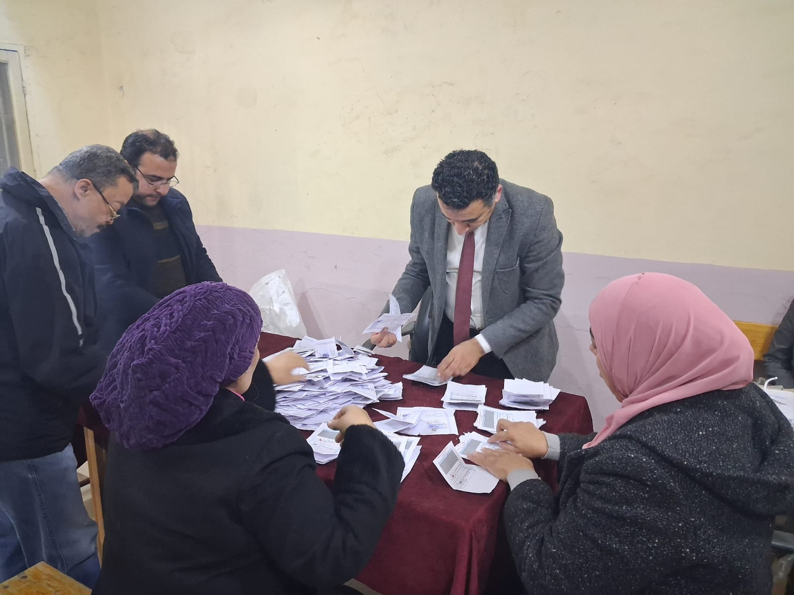 بدء عملية فرز الأصوات فى لجان حدائق القبة بانتخابات مجلس النواب