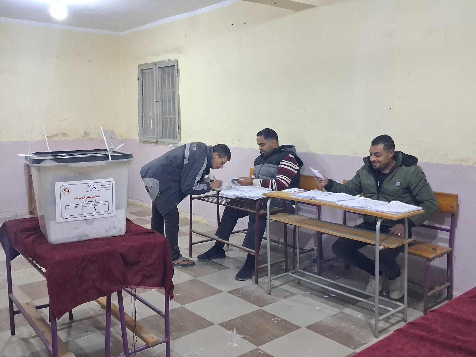 تزايد إقبال الناخبين على لجان حدائق القبة تزايد إقبال الناخبين على لجان حدائق القبة