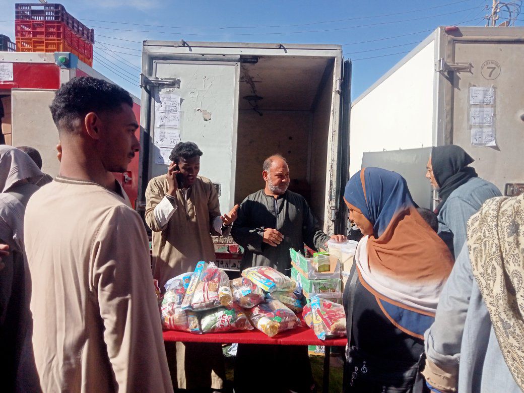 مدينة إسنا تشهد افتتاح سوق اليوم الواحد رقم 48 بتخفيضات للسلع مدينة إسنا تشهد افتتاح سوق اليوم الواحد رقم 48 بتخفيضات للسلع