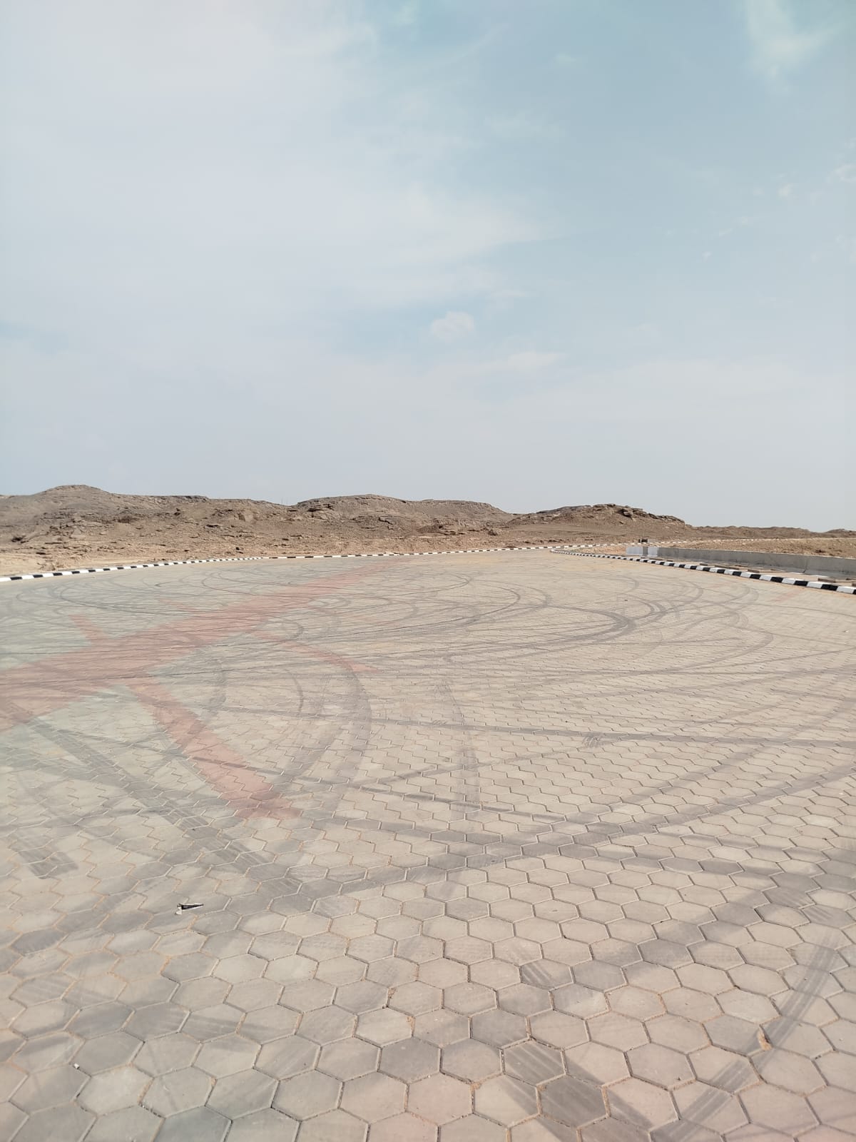 يتم تنفيذ الكورنيش بشكل جمالى وحضارى متكامل