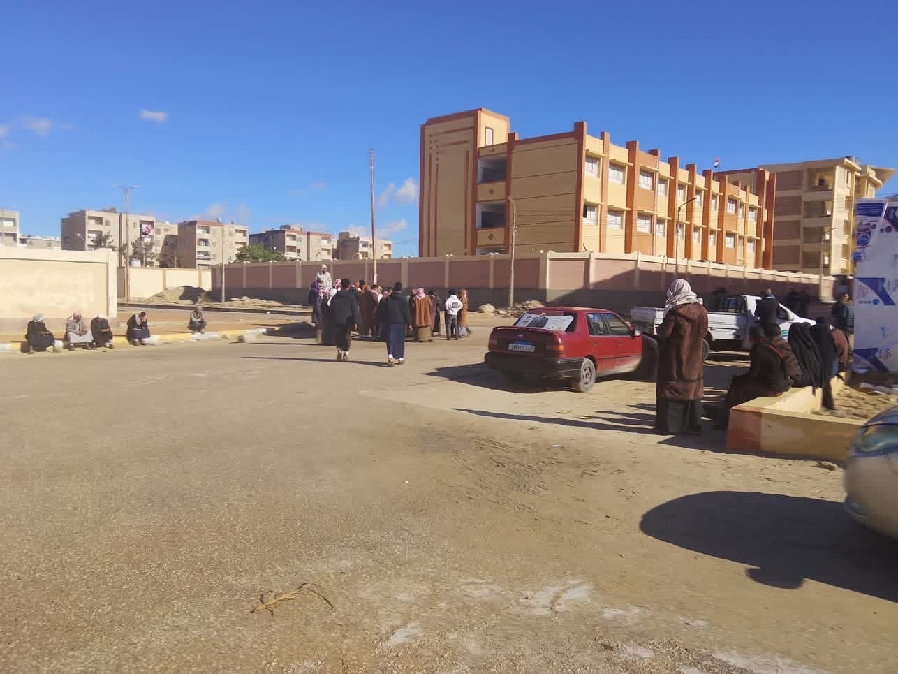 اقبال ملحوظ من الاهالي 