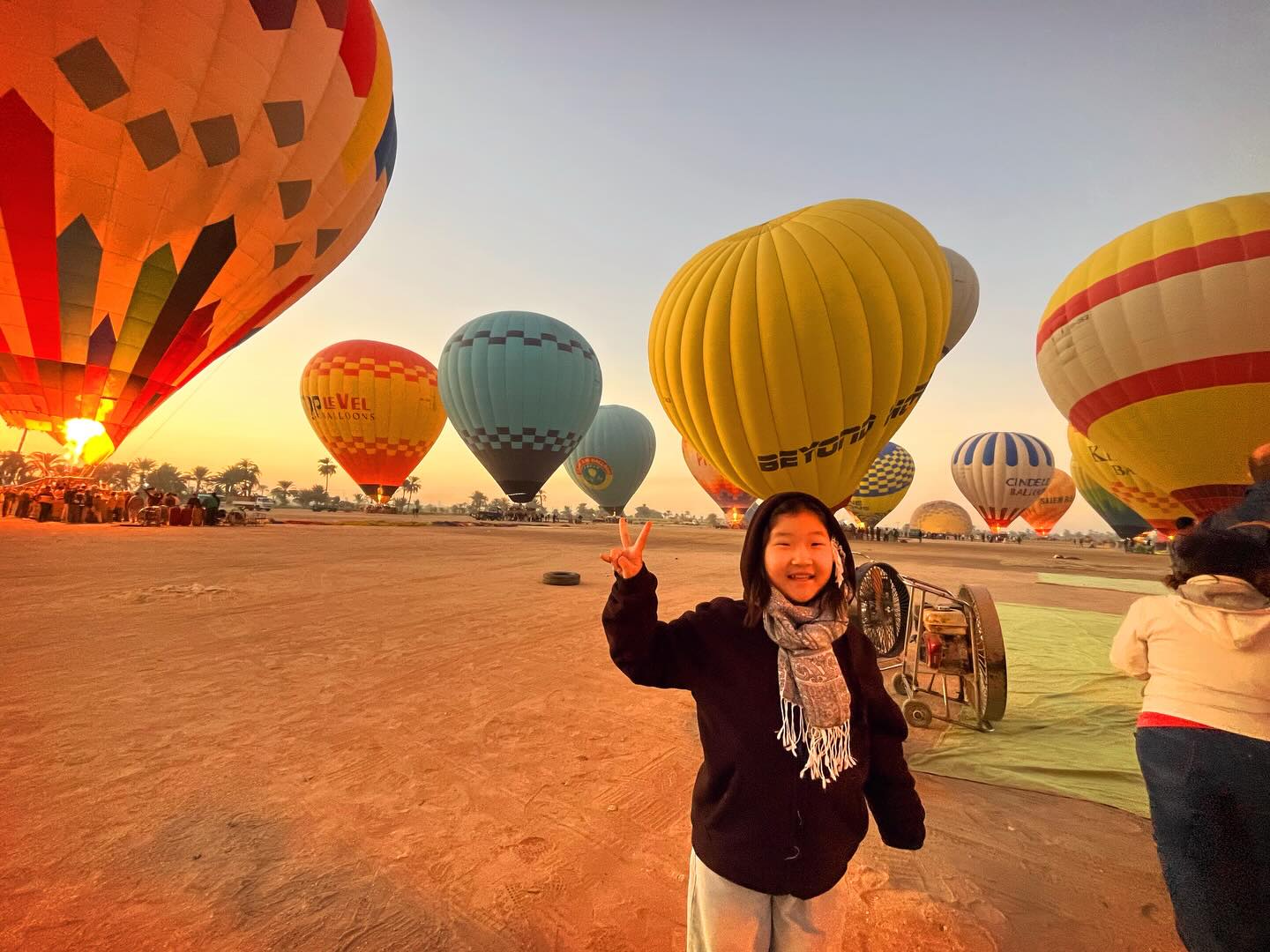 بهجة الأجانب على متن رحلات البالون الطائر بهجة الأجانب على متن رحلات البالون الطائر