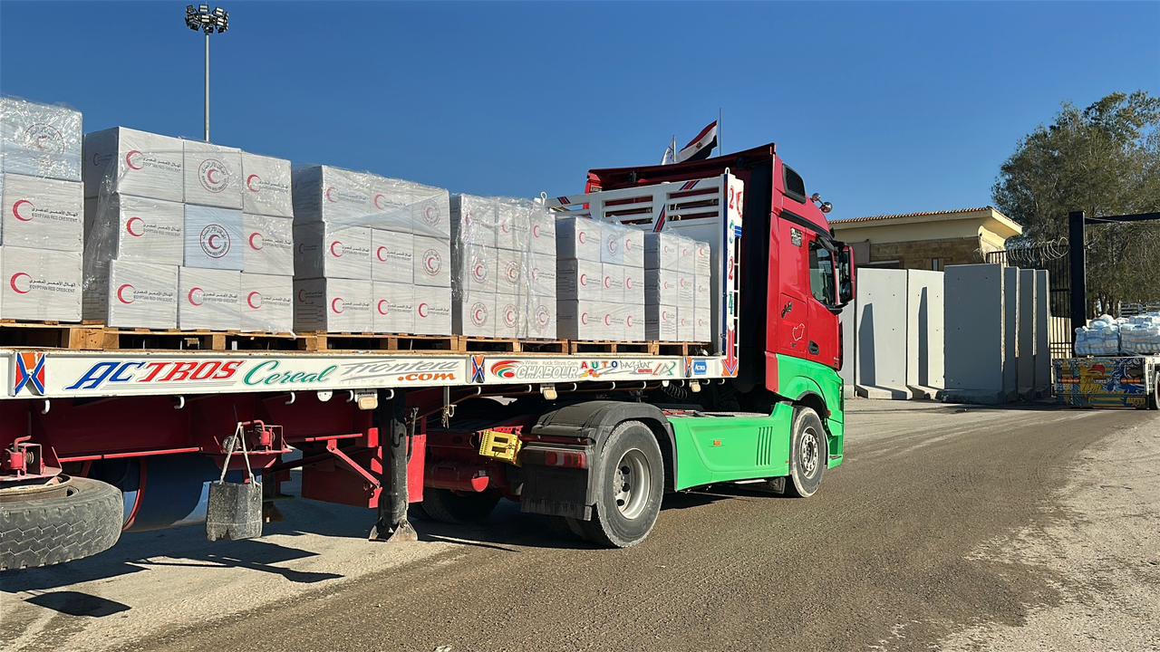 دعم غزة بـ305 ألف سلة غذائية و33 ألف بطانية ضمن قافلة زاد العزة (3)