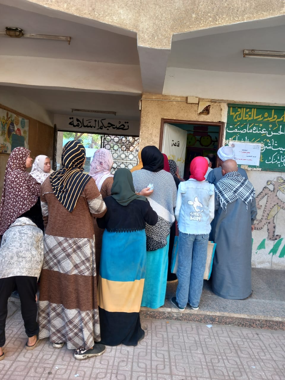 السيدات يتصدرن المشهد بجولة الإعادة بانتخابات مجلس النواب ببنها في القليوبية (1)