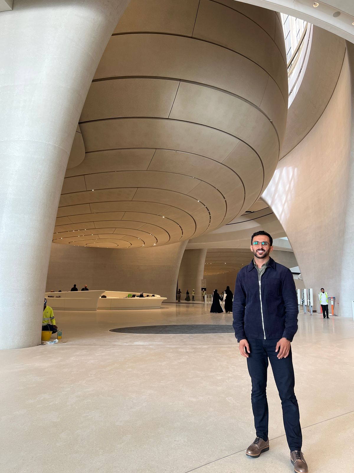 الزميل محمد أسعد داخل متحف زايد الوطني بأبوظبي الزميل محمد أسعد داخل متحف زايد الوطني بأبوظبي