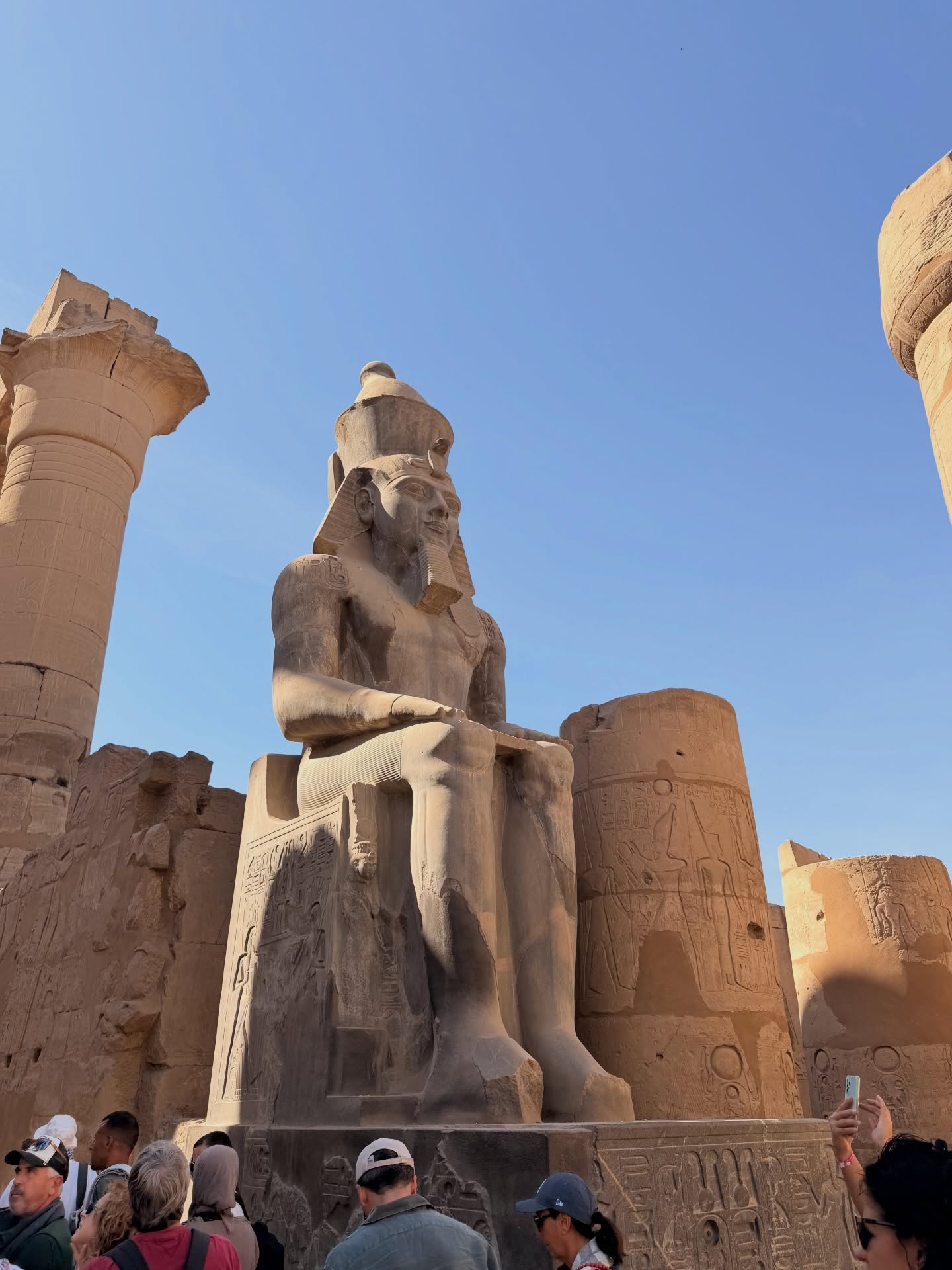 الزيارات السعيدة من سياح العالم فى معبد الأقصر