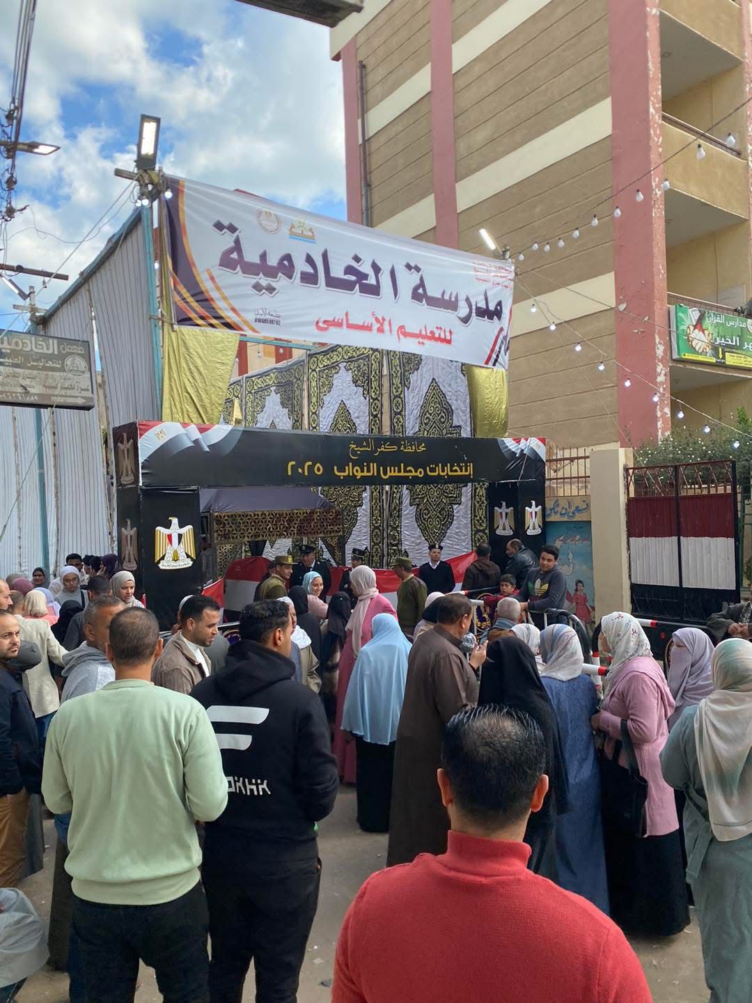 إقبال كثيف من المواطنين