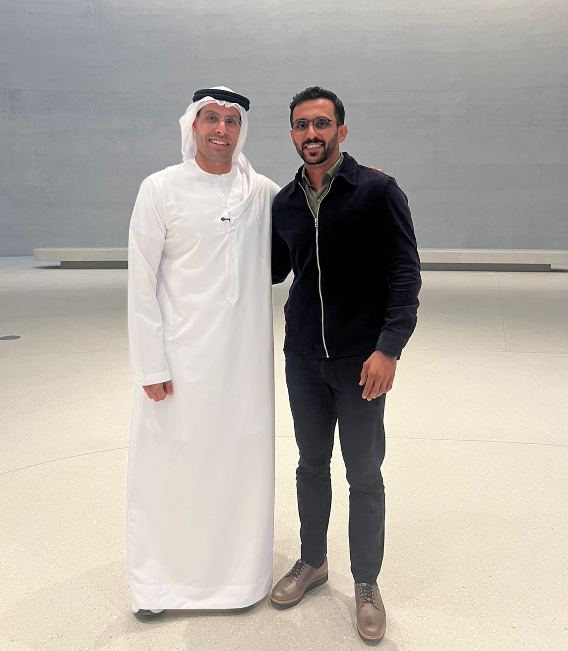 رئيس دائرة الثقافة والسياحة بأبوظبي والزميل محمد أسعد داخل متحف زايد الوطني رئيس دائرة الثقافة والسياحة بأبوظبي والزميل محمد أسعد داخل متحف زايد الوطني