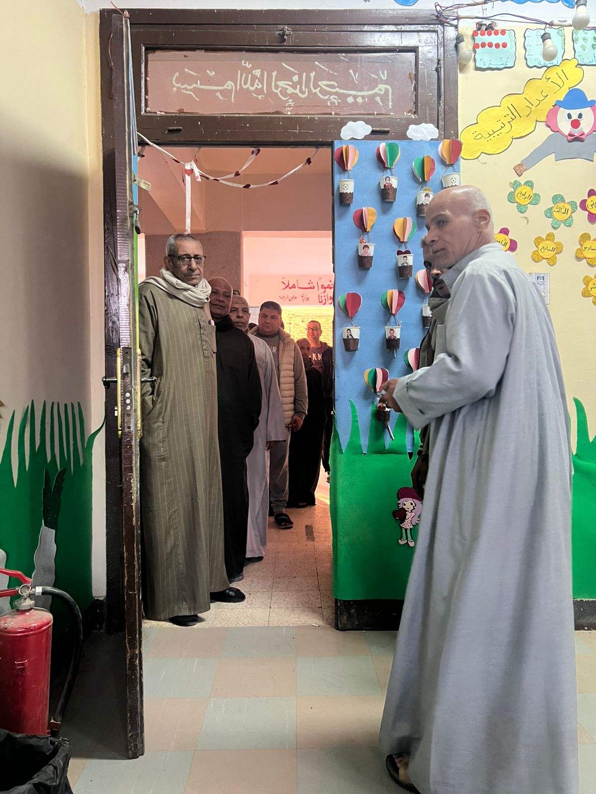 إقبال واسع فى بركة السبع.. أسر كاملة تشارك بجولة إعادة انتخابات النواب إقبال واسع فى بركة السبع.. أسر كاملة تشارك بجولة إعادة انتخابات النواب