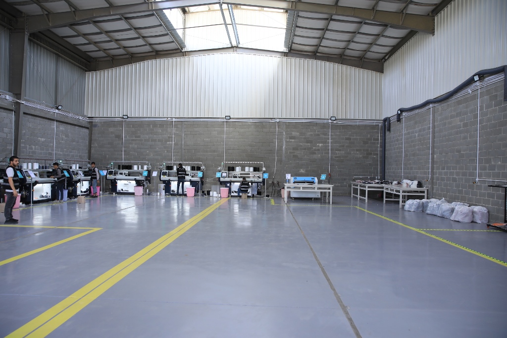 مصنع من الداخل مصنع من الداخل