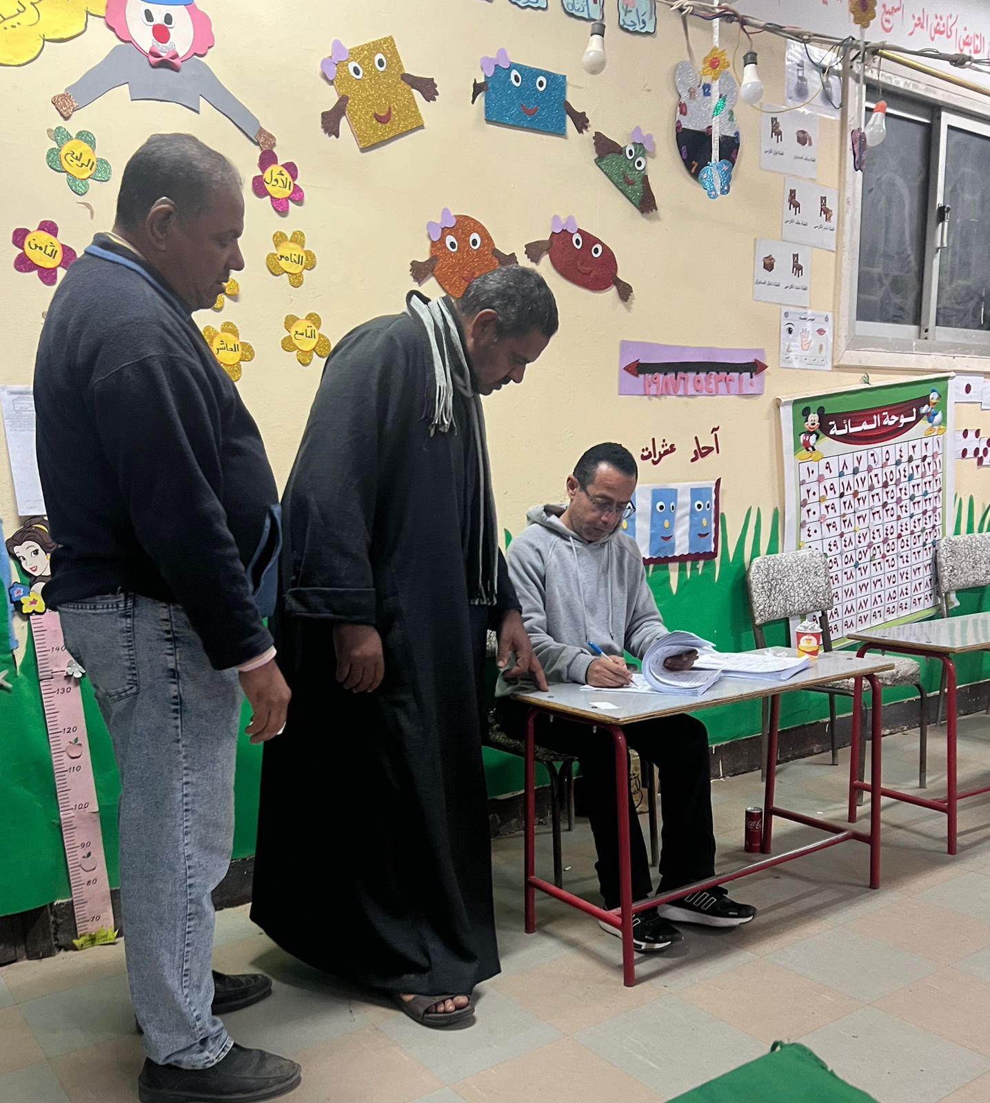 جانب من الانتخابات جانب من الانتخابات