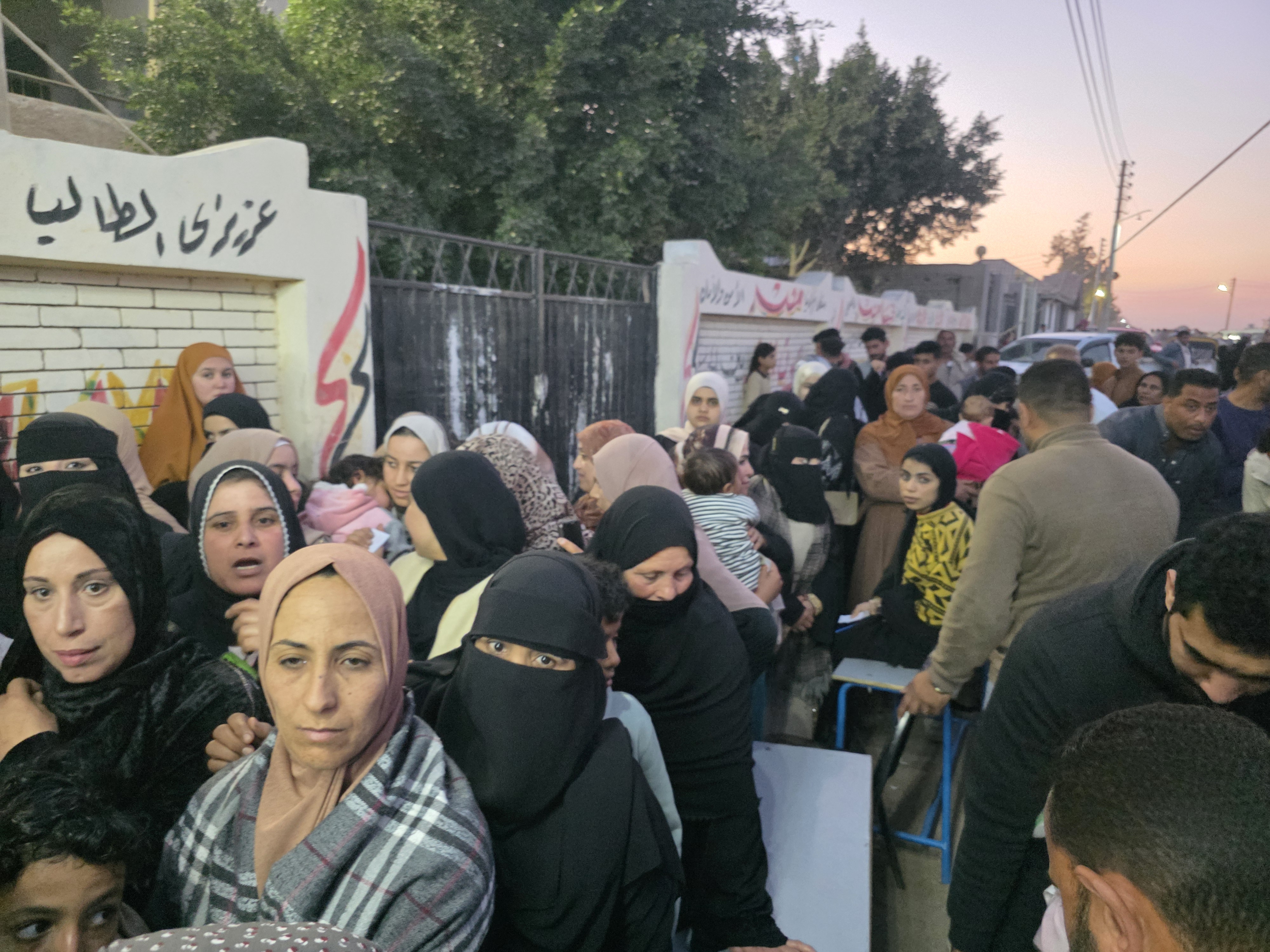 زحام كبير من الناخبين  فى لجان القنطرة غرب  (2)