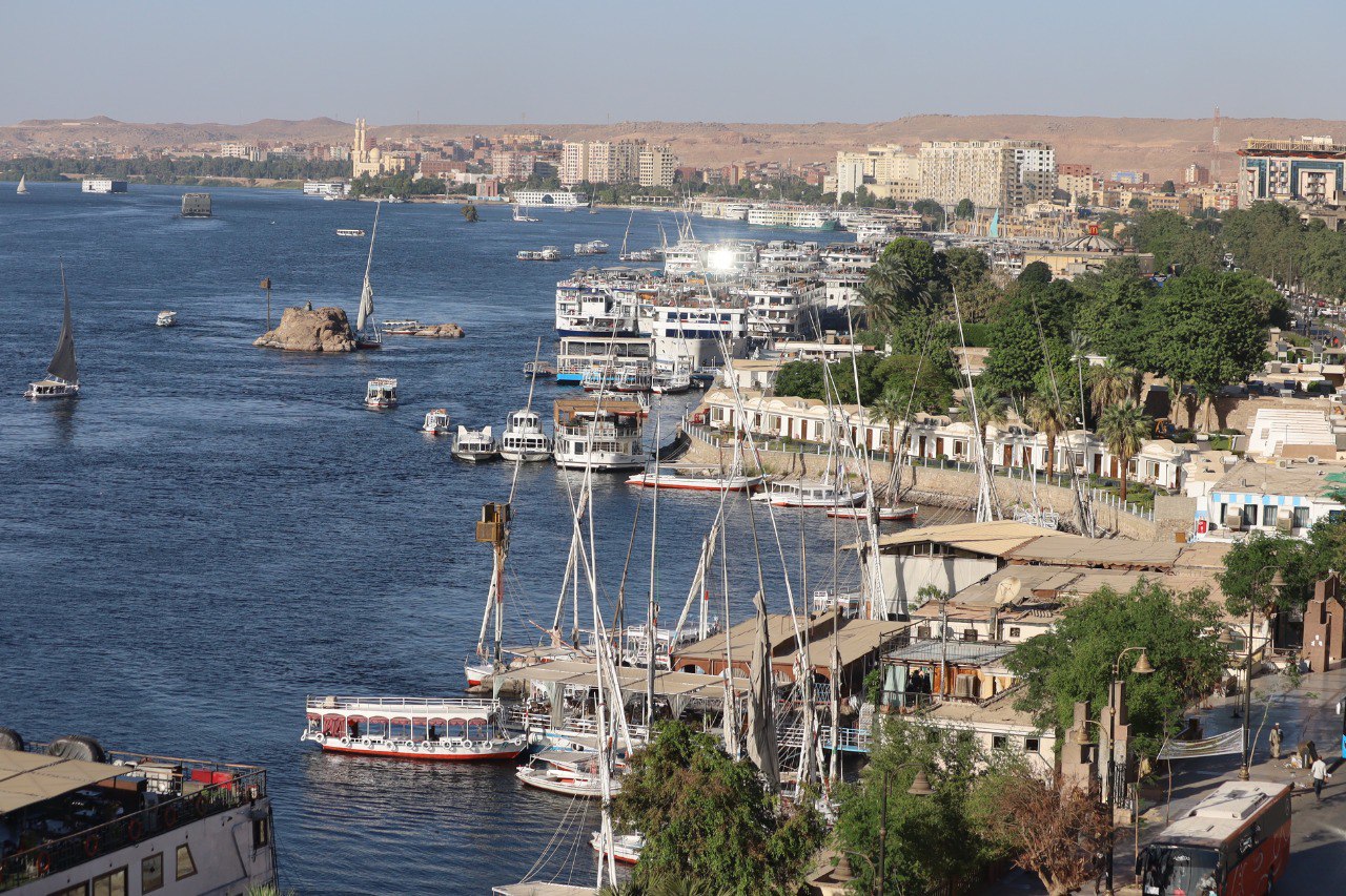 المراكب والبواخر على كورنيش النيل المراكب والبواخر على كورنيش النيل