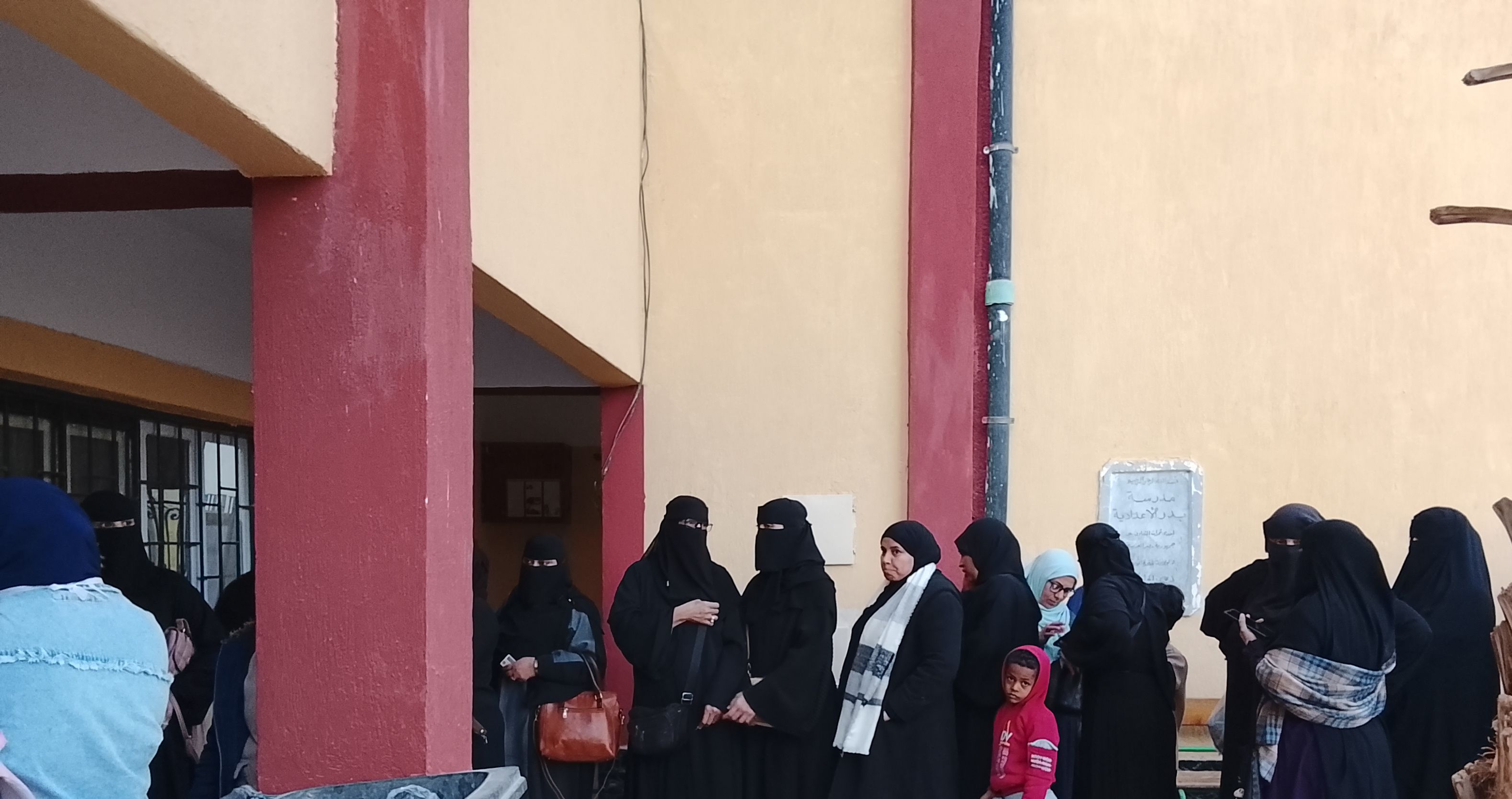 توافد كبير على لجان إعادة انتخابات النواب بجنوب سيناء (5)