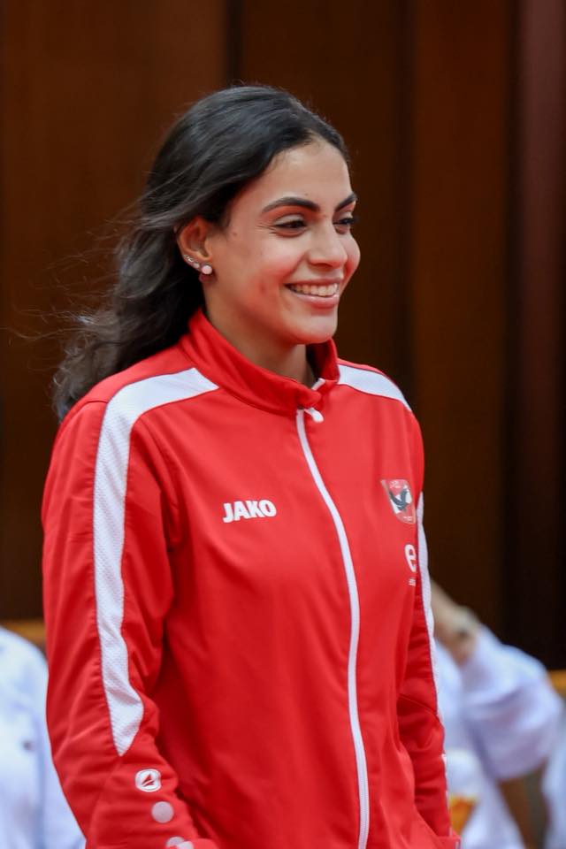 إحدى لاعبات كرة السلة النسائية إحدى لاعبات كرة السلة النسائية