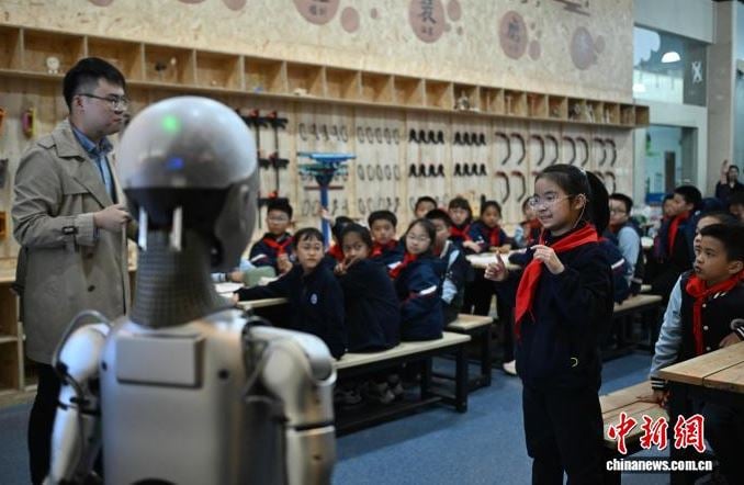 المعلم الروبوت.. الصين تبتكر أول مدرس يشرح لطلاب الفص (8)
