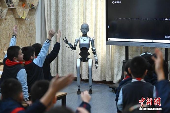 المعلم الروبوت.. الصين تبتكر أول مدرس يشرح لطلاب الفص (9)