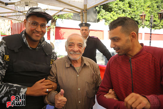 مساعدة كبار السن مساعدة كبار السن