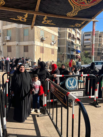 طوابير من السناء أمام لجان بورسعيد