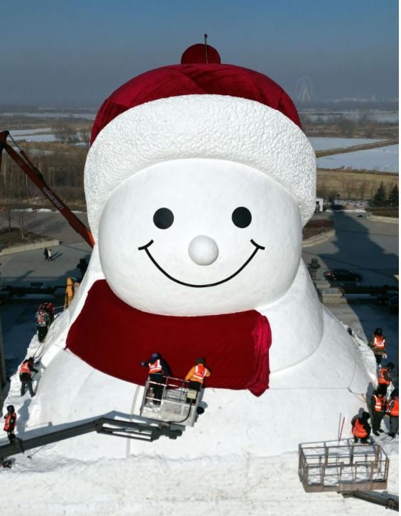 مجسمات رجل الثلج (1)