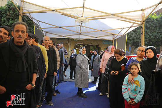 طوابير من الناخبيين طوابير من الناخبيين