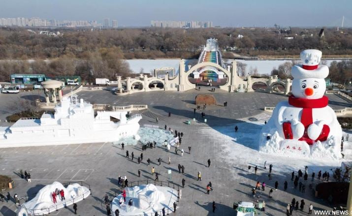 مجسمات رجل الثلج (2)