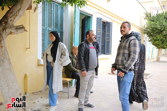 الناخبيين خارج اللجان الناخبيين خارج اللجان