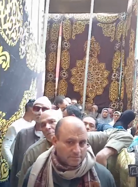 اقبال من كبار السن والسيدات - Copy