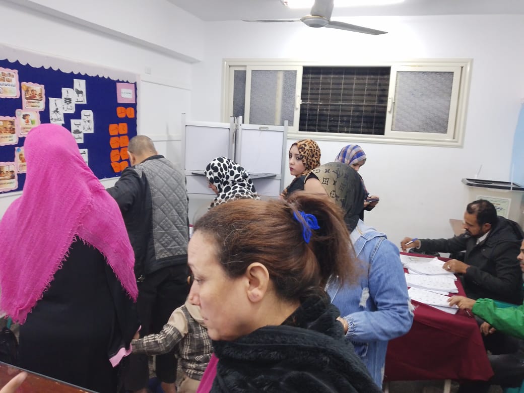 توافد الناخبين على اللجان توافد الناخبين على اللجان