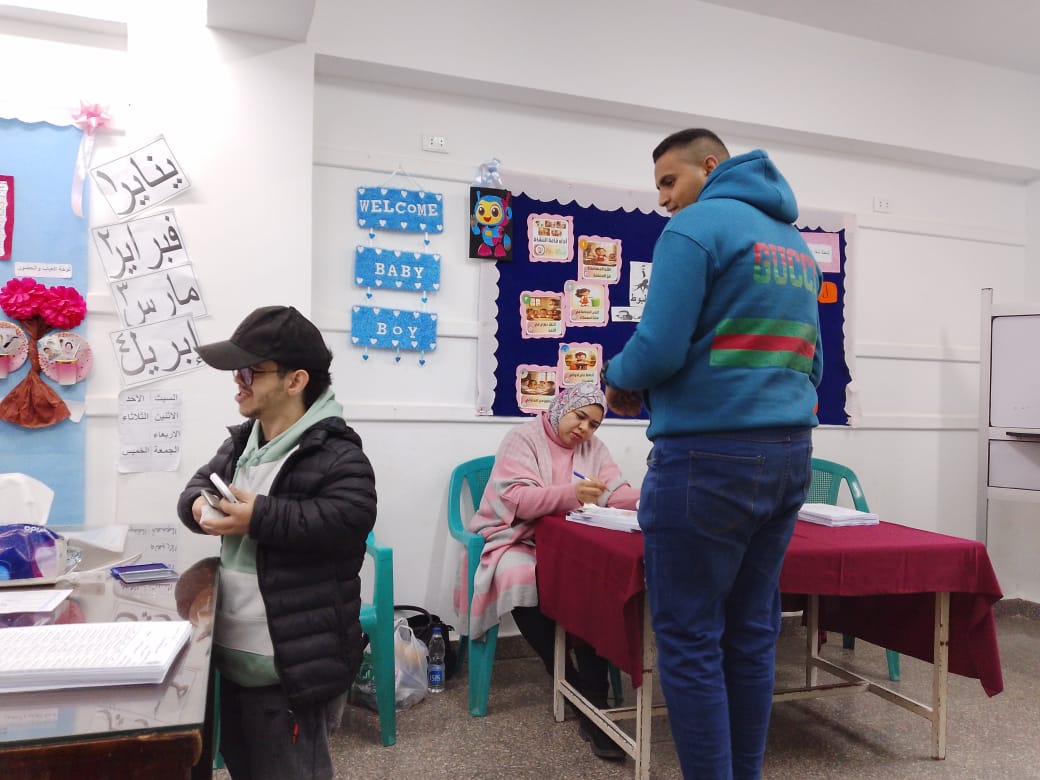 بدء توافد المواطنين على لجان الاقتراع بالمطرية