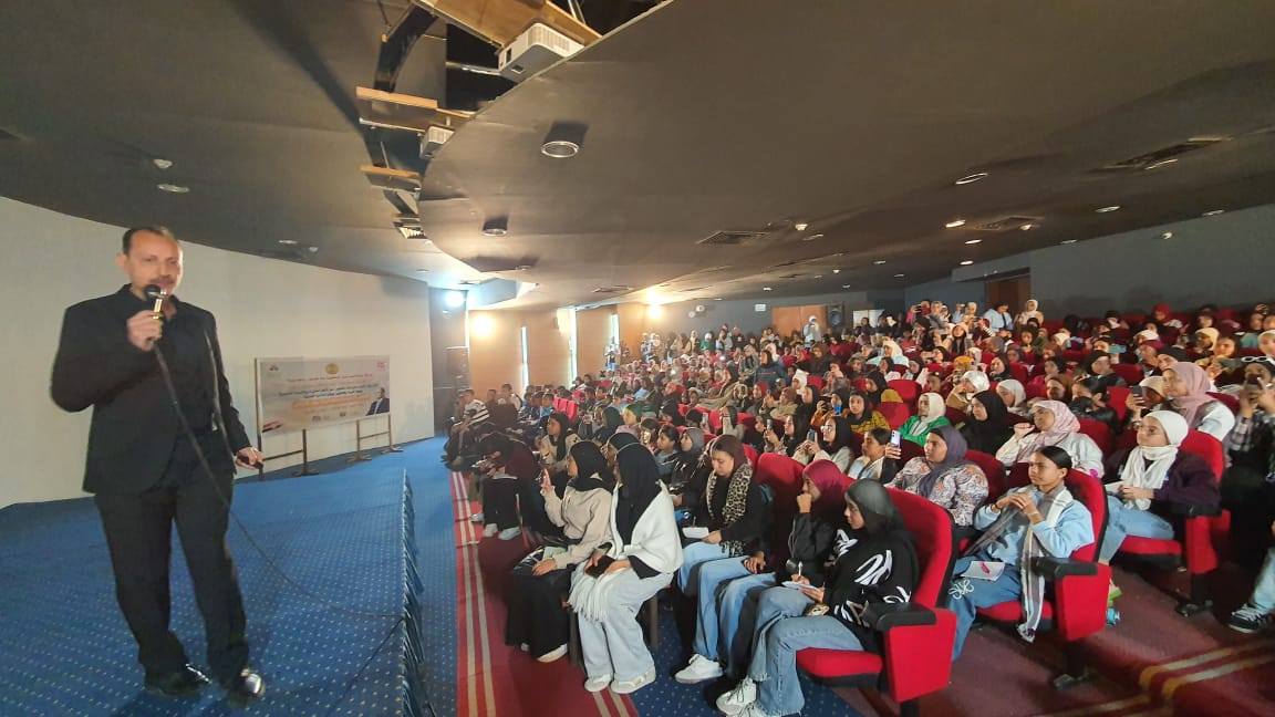 إقبال طلبة الإعدادية والثانوية العامة على قوافل التربية والتعليم المجانية إقبال طلبة الإعدادية والثانوية العامة على قوافل التربية والتعليم المجانية