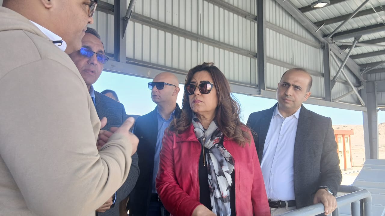 وزيرة التنمية المحلية تتفقد المدفن الصحي بقوص وزيرة التنمية المحلية تتفقد المدفن الصحي بقوص
