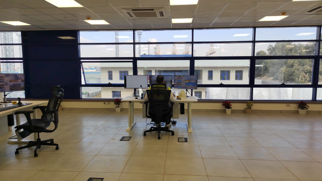 محطة جديدة بميناء السخنة تعمل بالريموت وتتمتع بالذكاء الصناعى (1)