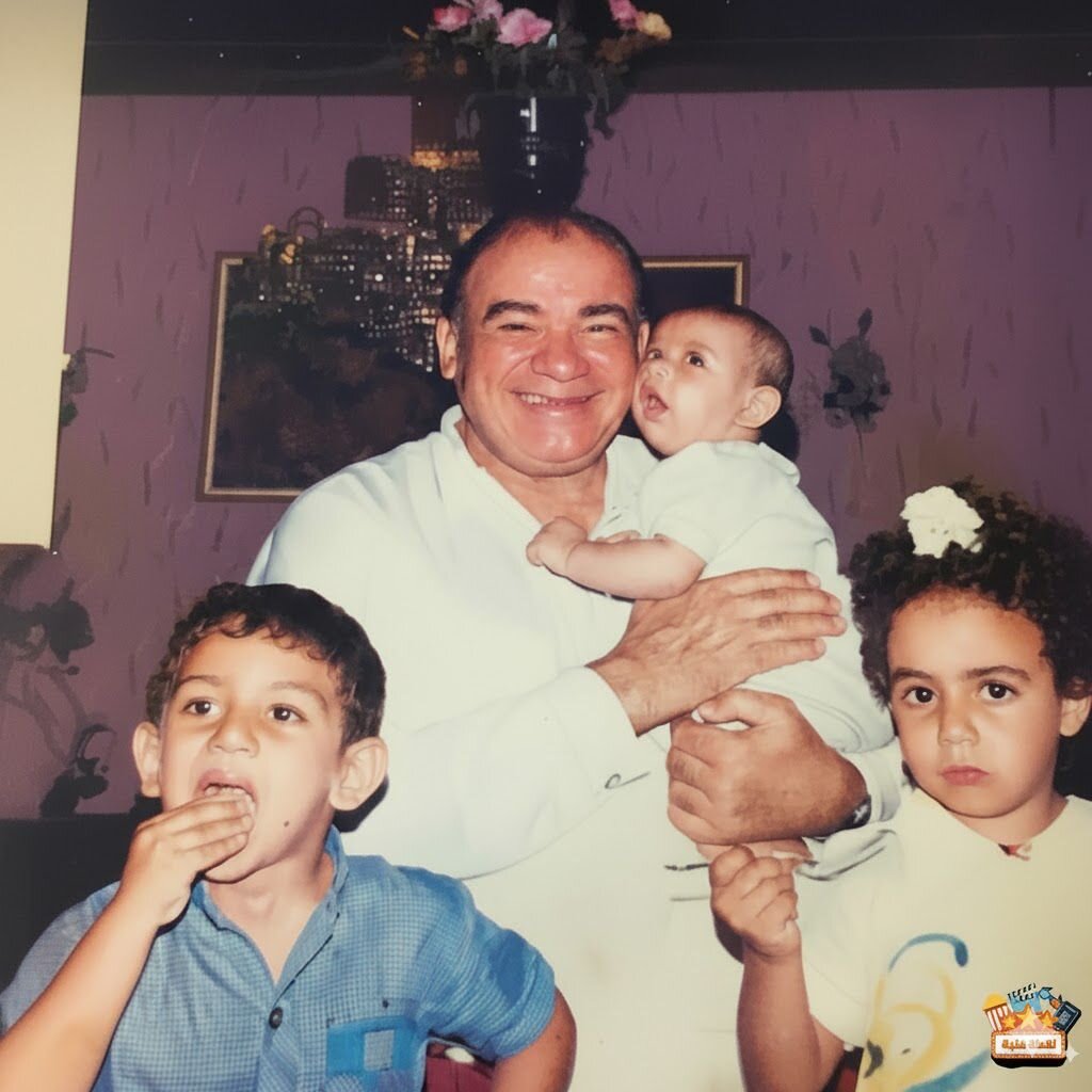 الراحل محمد رضا وسط أحفاده