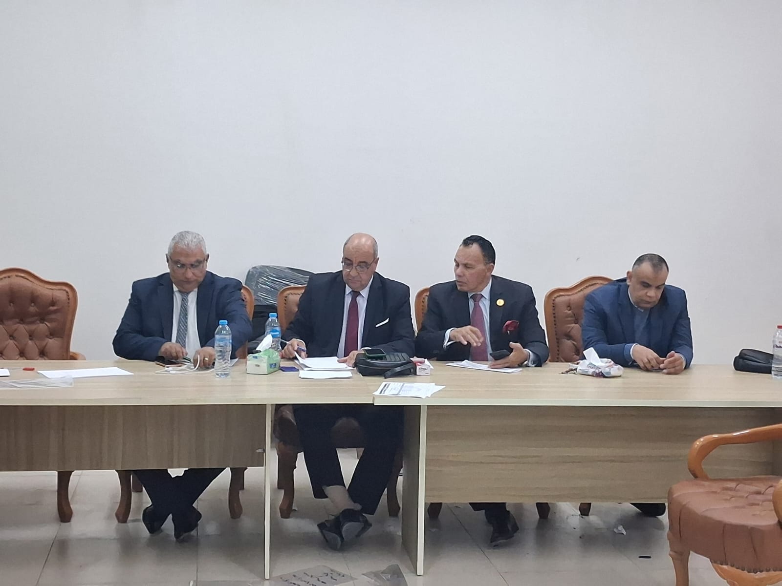 جانب من انعقاد اللجنة لإعلان النتيجة (3)