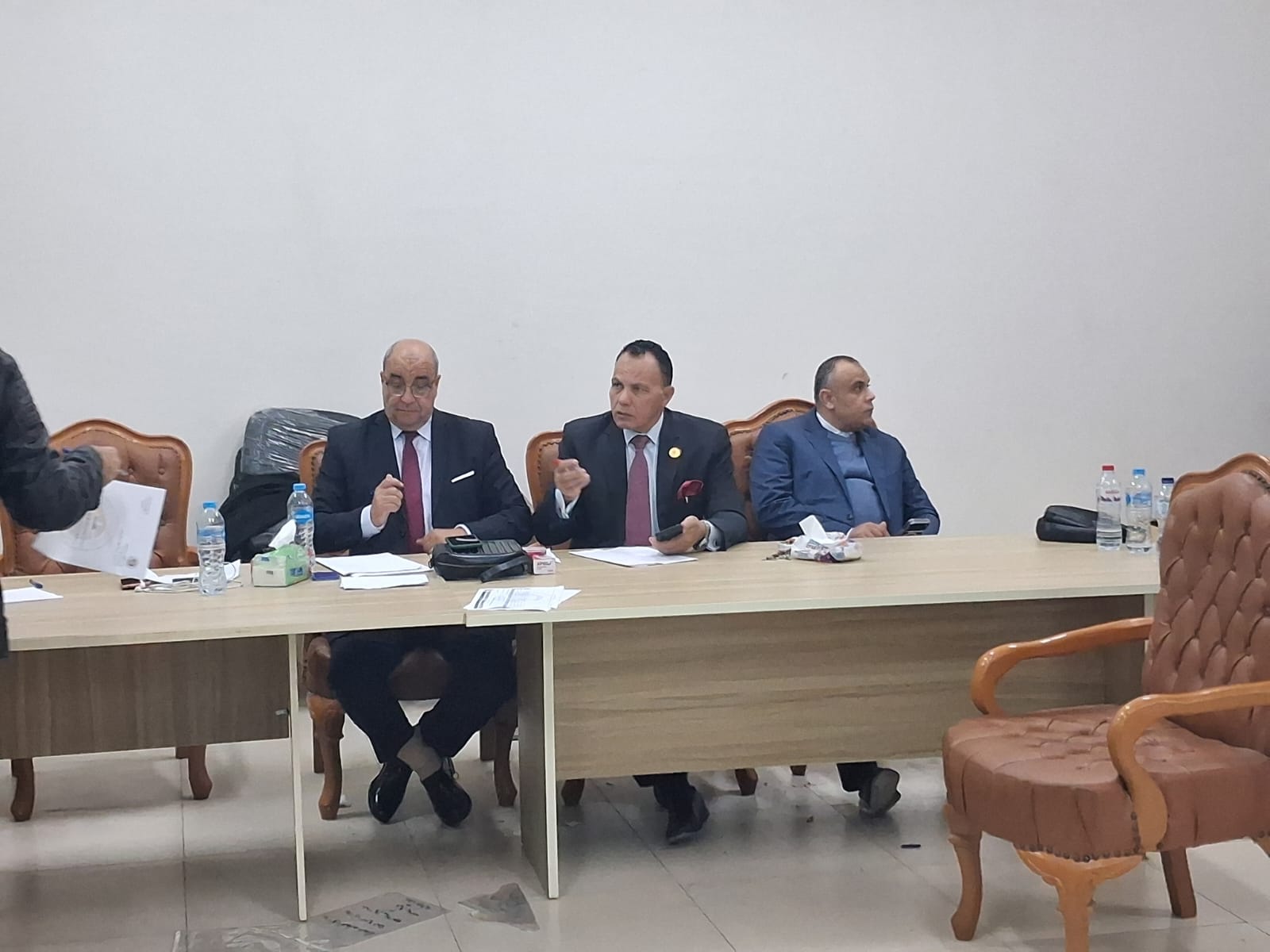 جانب من انعقاد اللجنة لإعلان النتيجة (1)