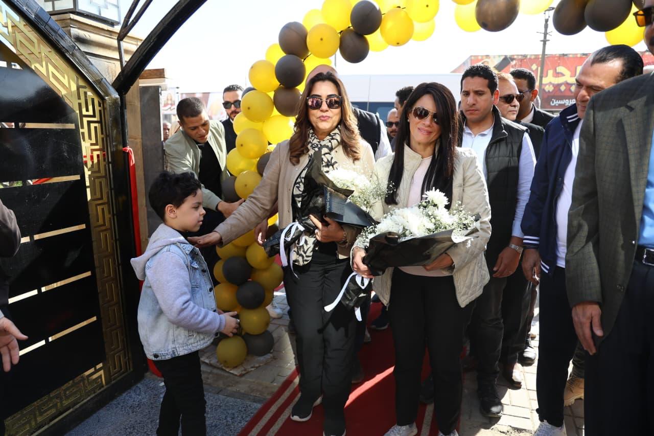 استقبال بالورود 