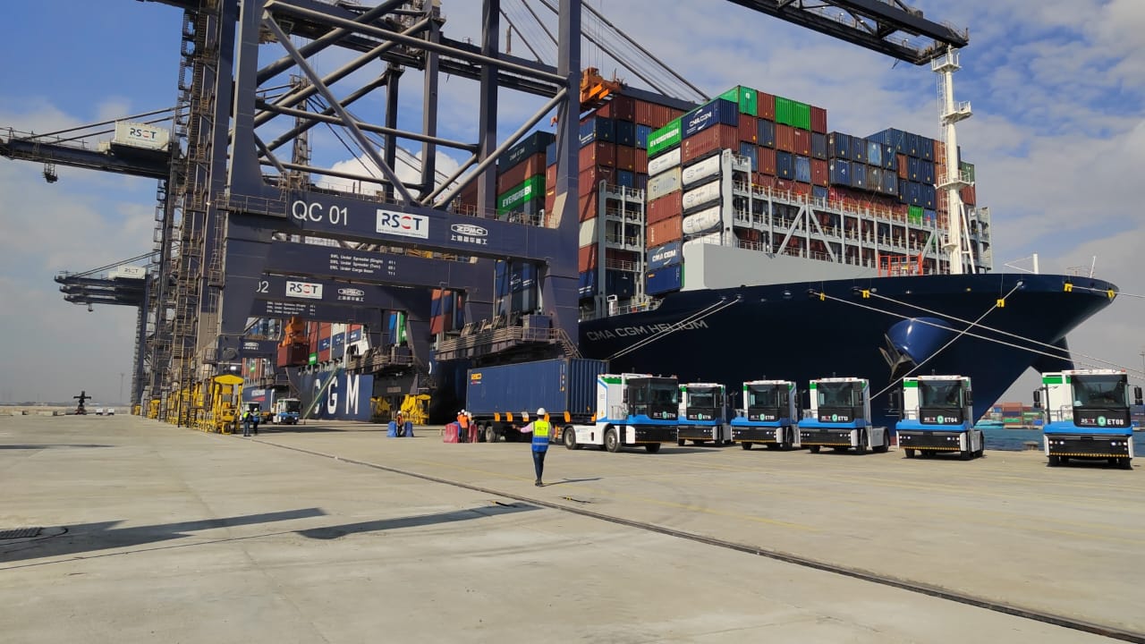 محطة جديدة بميناء السخنة تعمل بالريموت وتتمتع بالذكاء الصناعى (5)